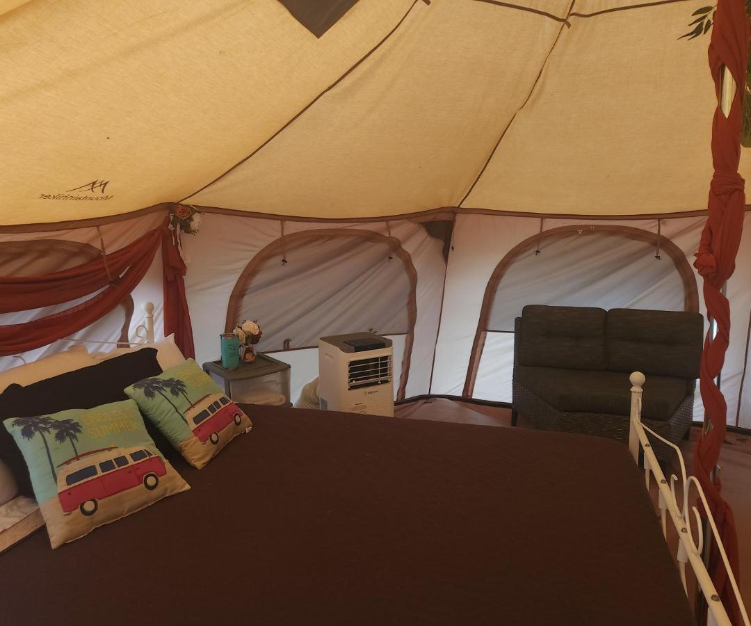 Al'S Hideaway Glamping Tents Hotel Pipe Creek Exterior photo