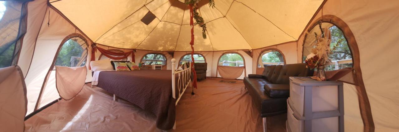 Al'S Hideaway Glamping Tents Hotel Pipe Creek Exterior photo