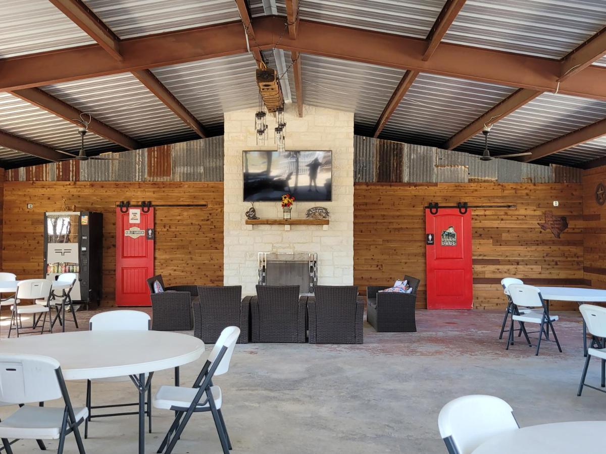 Al'S Hideaway Glamping Tents Hotel Pipe Creek Exterior photo