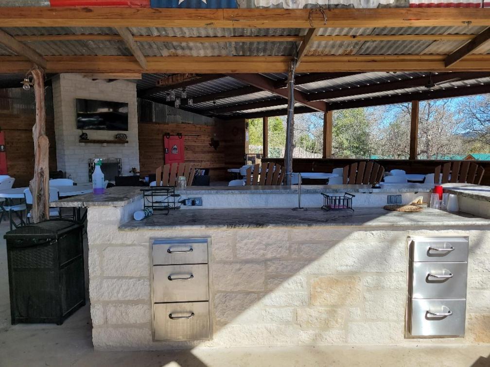 Al'S Hideaway Glamping Tents Hotel Pipe Creek Exterior photo